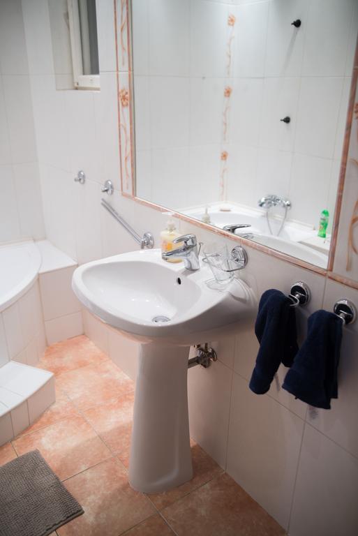Jokai Ter Appartamento Budapest Esterno foto